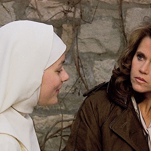 Ao mesmo tempo em que mostrava seu corpo na TV, Jane Fonda também continuava atuando em filmes distintos