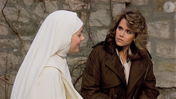 Ao mesmo tempo em que mostrava seu corpo na TV, Jane Fonda também continuava atuando em filmes distintos