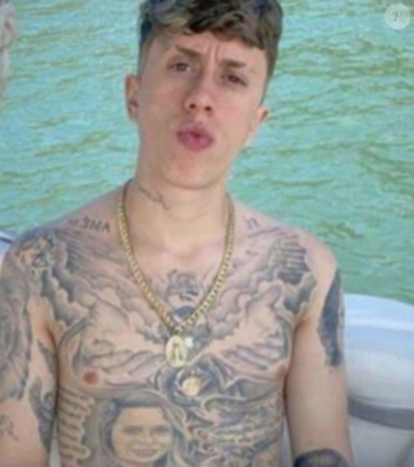 Ainda muito novo, MC Daniel cobriu boa parte do corpo com tatuagens