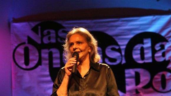 URGENTE! Morre aos 75 anos Angela Ro Ro, ícone da MPB, após parada cardíaca e mais de um mês de internação