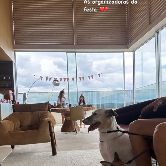 Sabrina Sato recebeu pets em sua casa para o aniversário de Belinha