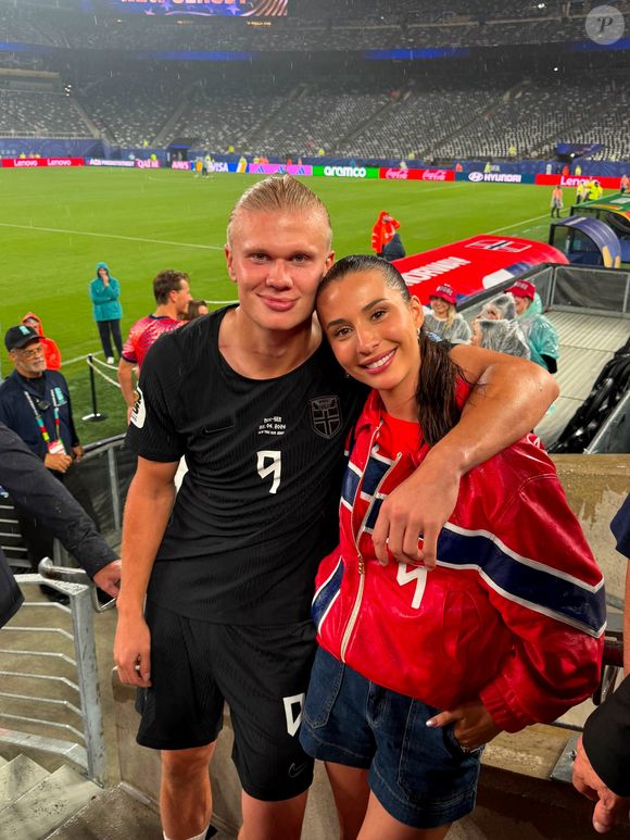 A esposa de Haaland, Isabel Haugseng Johansen acompanha o marido na Copa do Mundo