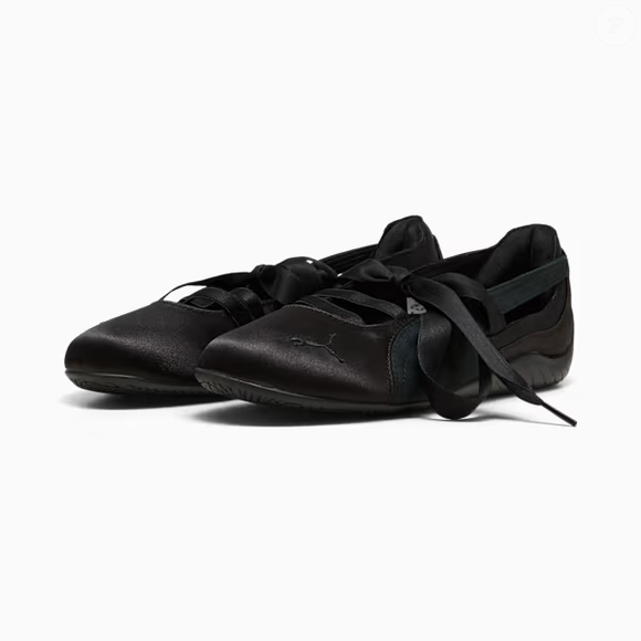 A cor "black swan" deixa o Speedcat Ballet Étoile, da Puma, ainda mais elegante e facilita combinações com peças românticas, neutras ou esportivas