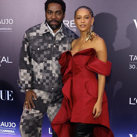 Taís Araújo e Lázaro Ramos posaram juntos em festa nesta quarta-feira (30)