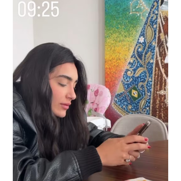 Virgínia causou polêmica nas redes sociais após publicar e apagar um storie da amiga Duda Freire e se chamar de 'mãe solteira'