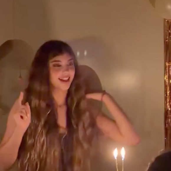 Em um dos vídeos, Grazi Massafera mostrou uma festinha de aniversário intimista que fez para Sofia na última sexta-feira (22)