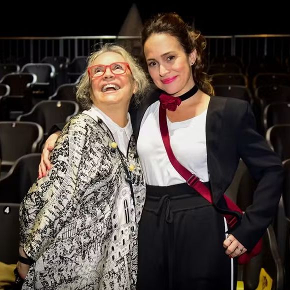Regina Duarte prefere apoiar estreia da filha no teatro a acompanhar remake de 'Vale Tudo'