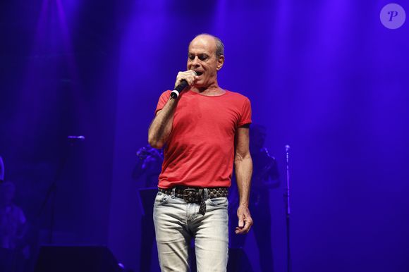 Ney Matogrosso contou que ao servir à Aeronáutica impediu a separação dos pais, pois nas brigas a mãe sempre demonstrava vontade em defender o filho