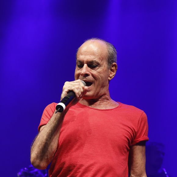 Ney Matogrosso contou que ao servir à Aeronáutica impediu a separação dos pais, pois nas brigas a mãe sempre demonstrava vontade em defender o filho