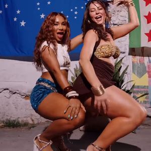 O corpo de Paolla Oliveira rendeu muitos elogios na web