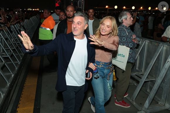 Para complementar a produção, Angélica apostou em um tênis Stella McCartney com sola plataforma