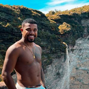 Davi Brito não teve contrato renovado pela Globo após se envolver em uma série de escândalos, um deles de cunho comercial