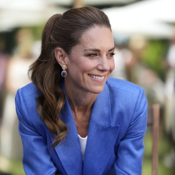 'Não conseguia ler nem me concentrar em nada'. A declaração de Kate Middleton chamou atenção ao expor um dos efeitos colaterais mais comuns da quimioterapia, segundo informações da Vogue Brasil