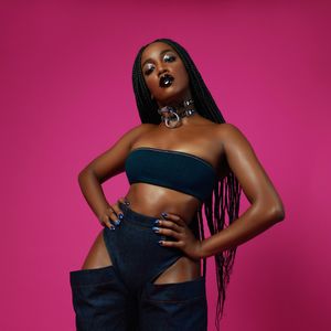 Estilosa, Iza foi apontada como popstar internacional pelo 'Buzzfeed' dos Estados Unidos