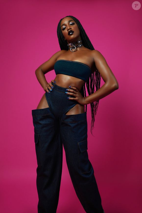 Estilosa, Iza foi apontada como popstar internacional pelo 'Buzzfeed' dos Estados Unidos