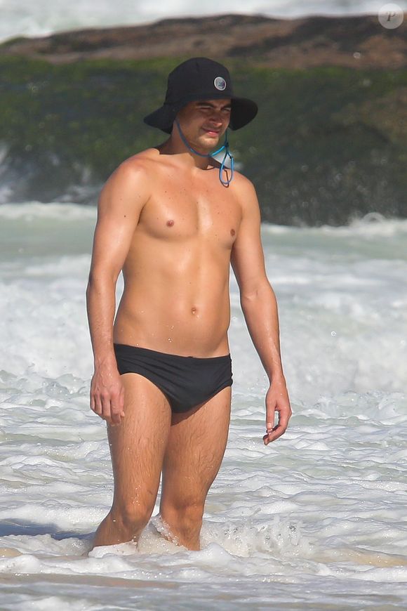 Além da dieta, Rafa Vitti também pega pesado na academia e tenta malhar 7 dias por semana