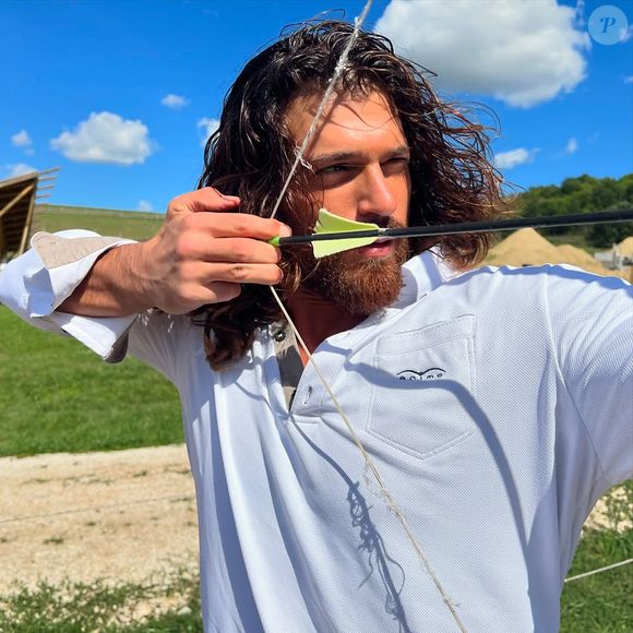 O galã perfeito? Alto, bonito, talentoso e atleta — Can Yaman parece reunir todas as qualidades.