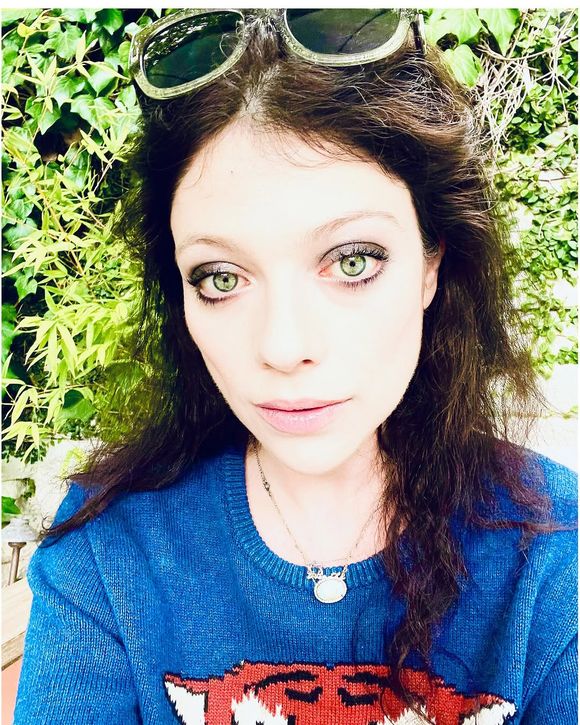 Atriz Michelle Trachtenberg respondeu a preocupações sobre sua saúde um ano antes de falecer