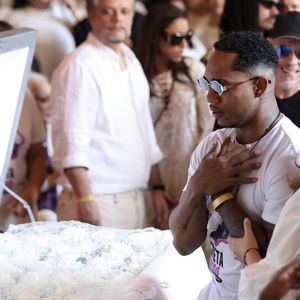 Ao lado de amigos, O Kannalha, cujo nome é Danrlei Orrico, se emocionou com a despedida