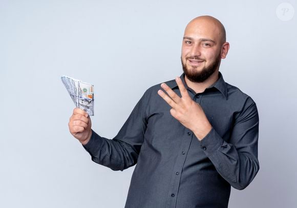 Dinheiro, PIX ou cartão? Segundo especialistas citados pelo portal argentino TN, quem paga em dinheiro pode perceber os gastos de forma mais consciente, favorecendo o planejamento financeiro. Saiba mais