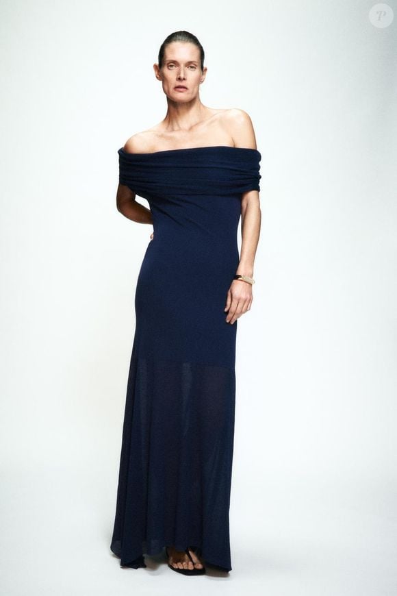 De R$ 519 no site da Zara no Brasil até o fechamento desta matéria, ele vai bem com sandália rasteira, salto e até chinelo. É aquele tipo de peça que resolve o look 24 horas por dia, sete dias por semana, sem complicação