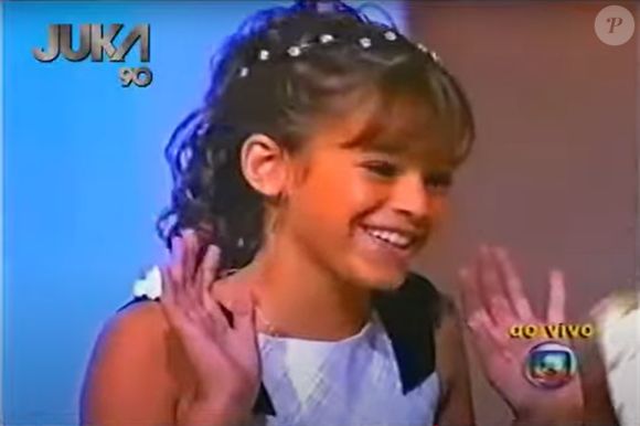 'Foi o Falabella que me ensinou': Bruna Marquezine dá alfinetada divertida no ator ao mentir a idade no palco