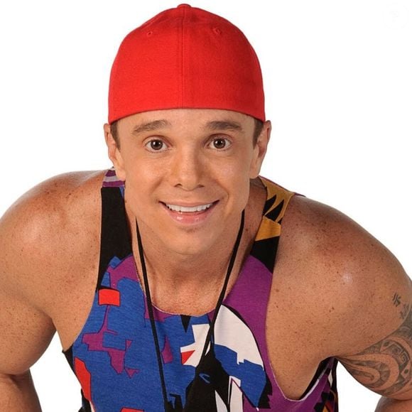 Ícone do axé nos anos 1990, Netinho conquistou o Brasil com hits como “Milla” e marcou gerações com sua voz e presença nos grandes carnavais do país