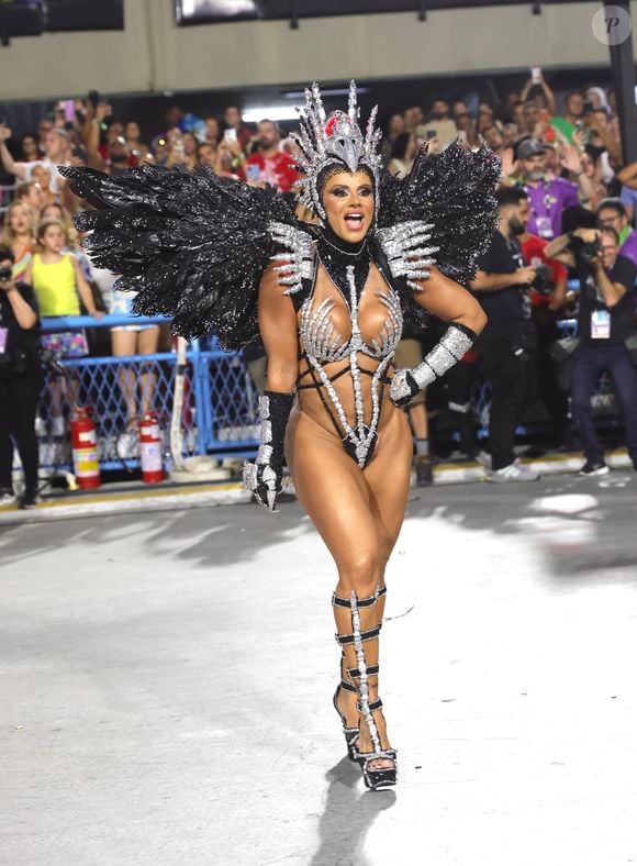 Viviane Araújo é considerada a 'Rainha das Rainhas' por sua paixão pelo Carnaval do Rio de Janeiro