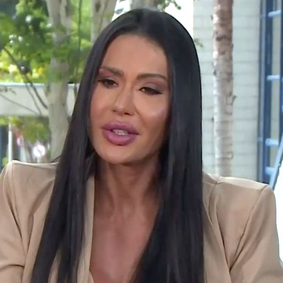 Fora do 'BBB 25', Gracyanne Barbosa ganha 45 ovos de Ana Maria Braga em banquete no 'Mais Você' e entrega dieta: '8 por refeição'