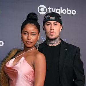 Lorena Maria é diagnosticada com doença de pele após expor MC Daniel; corticoide e dieta específica farão parte do tratamento: 'Corpo sofrendo'