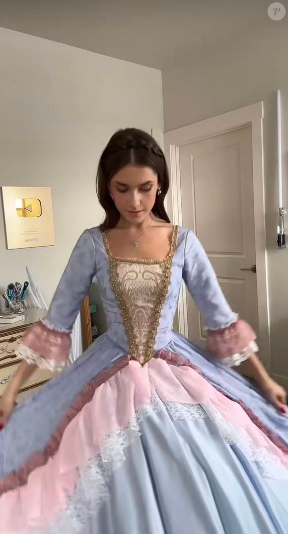 Entre tons de azul e detalhes encantadores, o figurino de Érica em 'Barbie em A Princesa e a Plebeia' continua sendo lembrado pelos fãs da animação de 2004