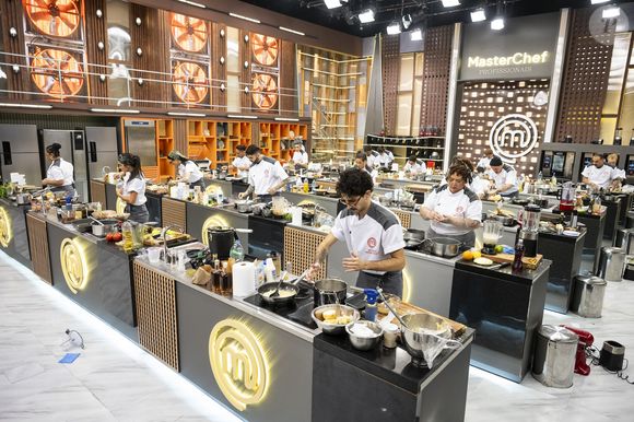 Os participantes do MasterChef Profissionais 2026 tiveram que reinventar o prato feito brasileiro na prova de eliminação que definiu a saída de Mari Marzola