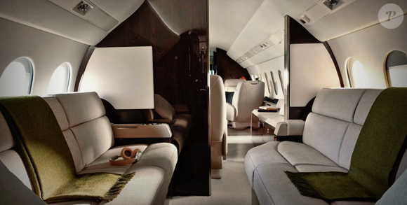 O luxuoso Dassault Falcon 900 LX do atacante Neymar é presença frequente no litoral de Santa Catarina e chama atenção por seu tamanho, já que não cabe nos hangares do aeroporto catarinense, de acordo com informações apuradas pelo ND Mais