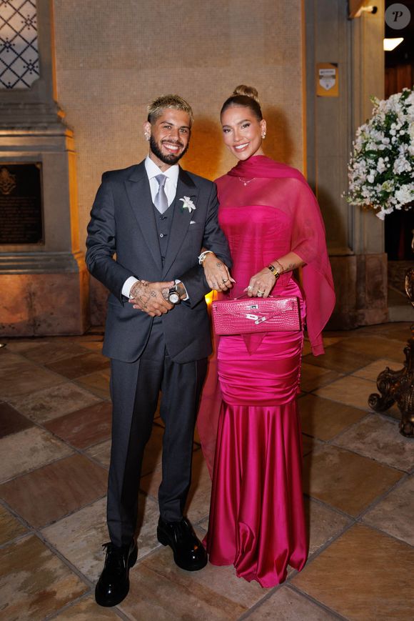 Casamento de Samara Pink: Virginia Fonseca usou vestido pink, cor da roupa das madrinhas