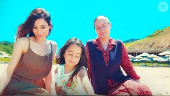 Melek dirá palavras emocionantes no final da novela turca 'Mãe': "Somos uma família, uma grande família. Eu sou Melek Gunes, filha da Zeynep Gunes. Eu sou a vida da minha mãe".