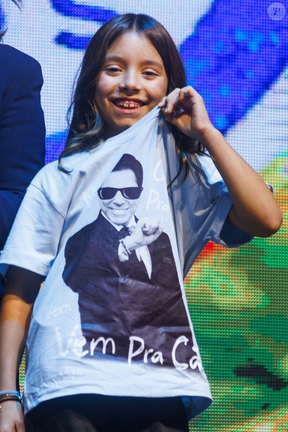Foto de Silvio Santos surgiu na camisa de Jane, filha de Patricia Abravanel e neta do apresentador