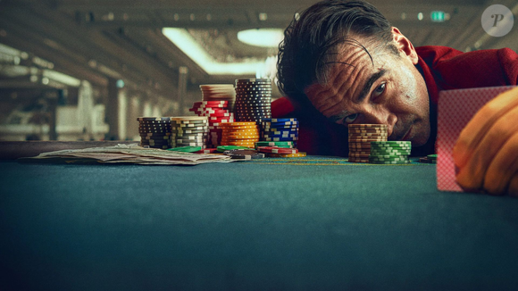 Colin Farrell vive um viciado em apostas no suspense psicológico Balada de Um Jogador, disponível na Netflix