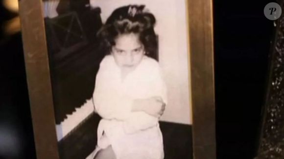 Essa menina emburrada nos anos 90 jamais pensou que se tornaria uma bilionária que já rodou o mundo e ganhou um Oscar. Reconhece?