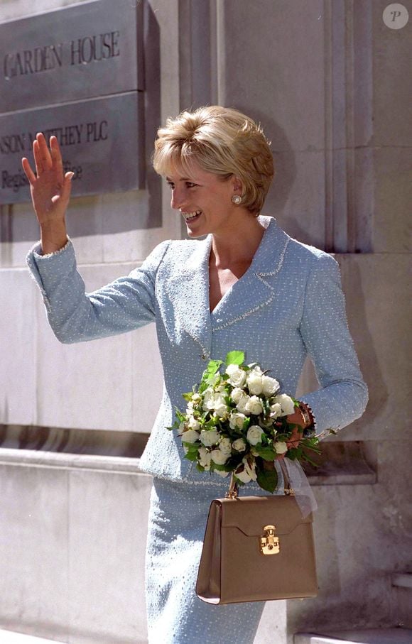 Irmão da Princesa Diana disse que sua intenção é oferecer o retrato "mais íntimo, amoroso e honesto" da princesa e corrigir algumas narrativas sobre sua vida que circularam desde 1997