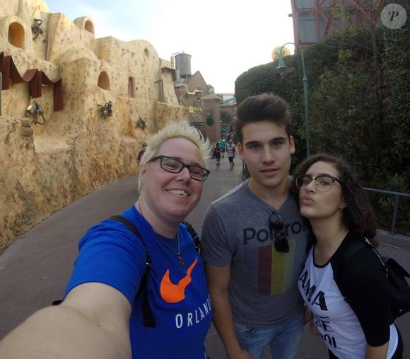 Filha de Renato Aragão, Juliana Aragão trabalha como motorista de aplicativo e não estaria recebendo ajuda financeira do pai por conta da orientação sexual