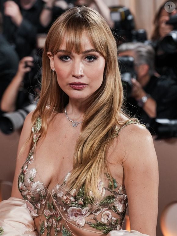 Jennifer Lawrence foi criticada após contar que utilizou uma pedra considerada sagrada para aliviar uma coceira durante as filmagens de ‘Jogos Vorazes’
