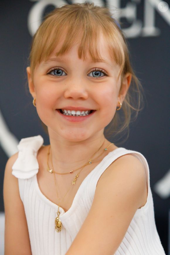 Filha de Ana Paula Siebert e Roberto Justus, Vicky é irmã de Rafaella Justus