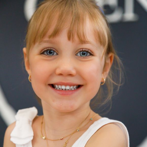 Filha de Ana Paula Siebert e Roberto Justus, Vicky é irmã de Rafaella Justus