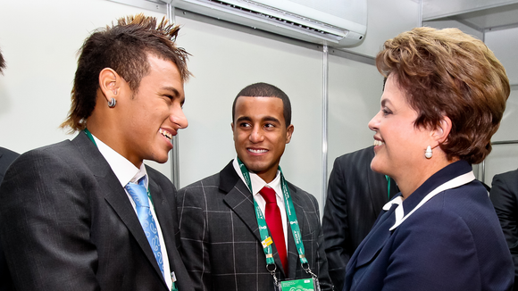 Antes de se assumir bolsonarista, Neymar quase ganhou uma 'ajudinha' de Dilma Rousseff para não deixar o Brasil. Entenda!