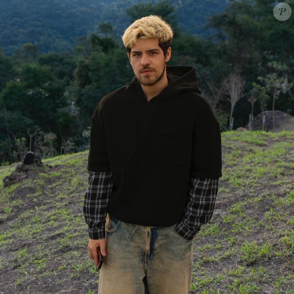 Em 'Três Graças', Paulo Mendes interpreta Raul, o filho de Arminda - com destaque para o seu novo visual!