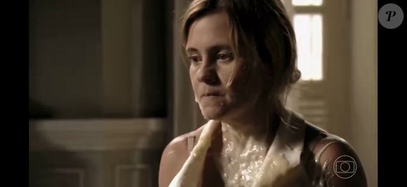 Parte da direção da Globo defende que Carminha, vilã de Adriana Esteves na novela 'Avenida Brasil’ apareça nos capítulos finais de 'Três Graças'