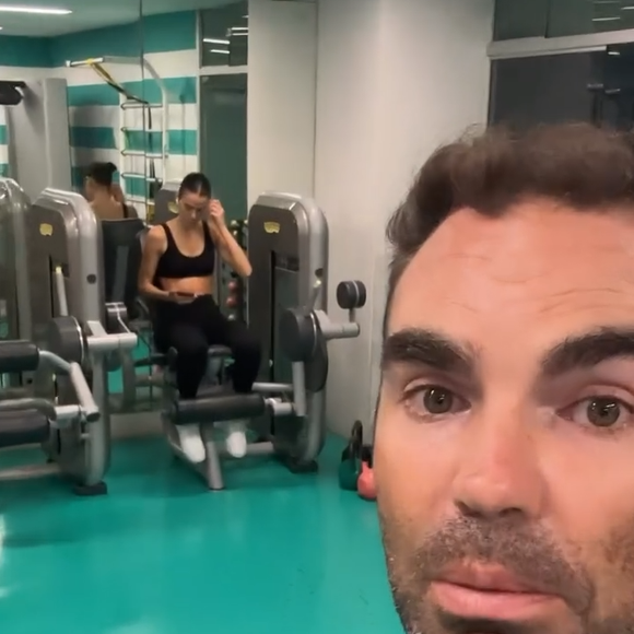 Bruna Marquezine realizou mais uma sessão de exercícios com Chico Salgado, personal trainer queridinho de famosas