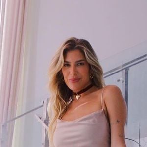 A condição, pouco conhecida fora do universo médico, afeta diretamente sua rotina como artista e exige cuidados constantes — especialmente em períodos de alta performance, como o Carnaval.