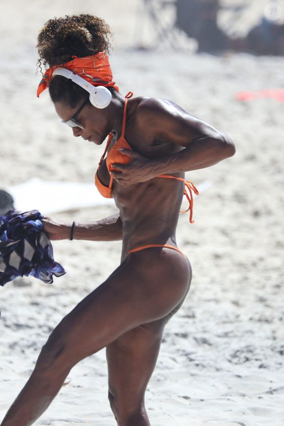 Adriana Bombom mantém uma dieta regrada para ficar com o corpo sarado