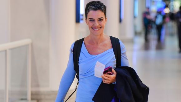 A grande estrela da obra de Benedito Ruy Barbosa, Ana Paula Arósio deixou a TV em 2009, quando iniciava o processo de gravações de 'Insensato Coração'. Atualmente, aos 50 anos, ela vive reclusa em Swindow, pequena cidade no sudoeste da Inglaterra, ao lado do marido, o arquiteto e cavaleiro Henrique Plombon Pinheiro.